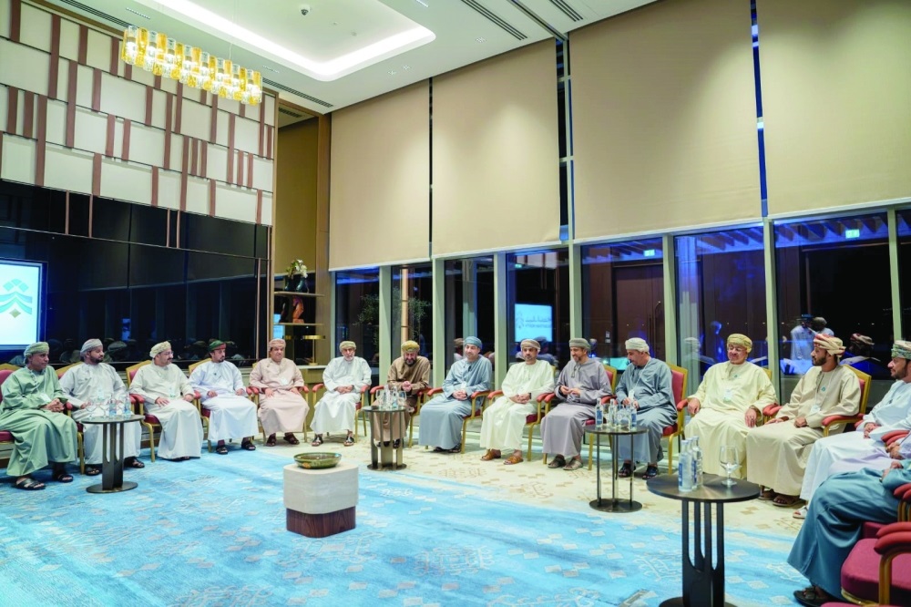 لقاء يستعرض الرؤية المستقبلية لتطوير القطاع السياحي في محافظة شمال الباطنة  
